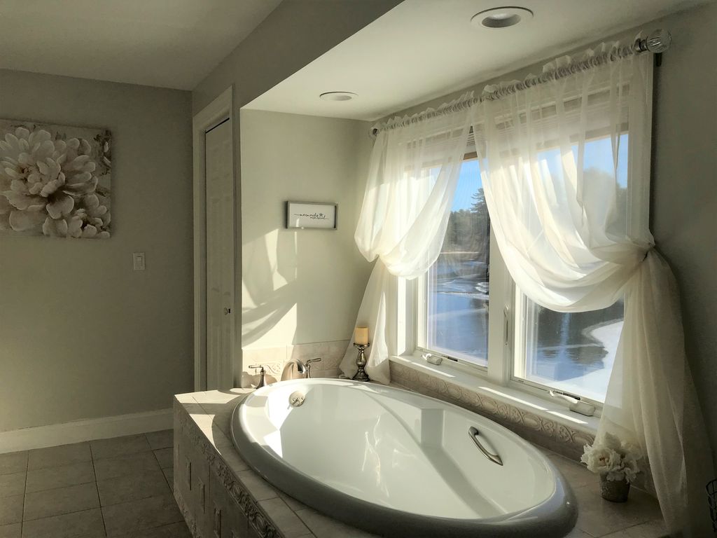 Waterfront Lake House on Ossipee Lake in Ossipee New Hampshire